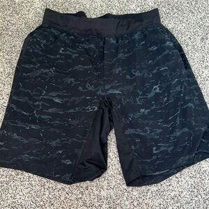 Lululemon Men’s Large T.H.E shorts lined 9”